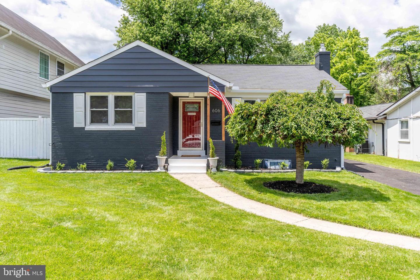 606 Douglass Ave