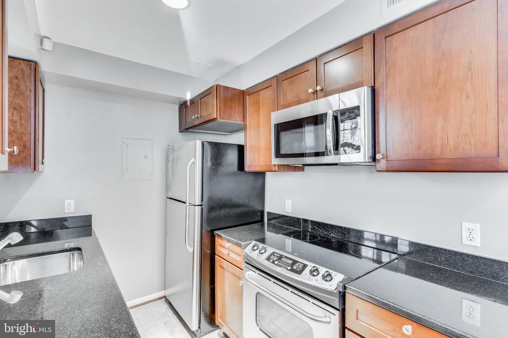 2844 S WAKEFIELD STREET Unit: A