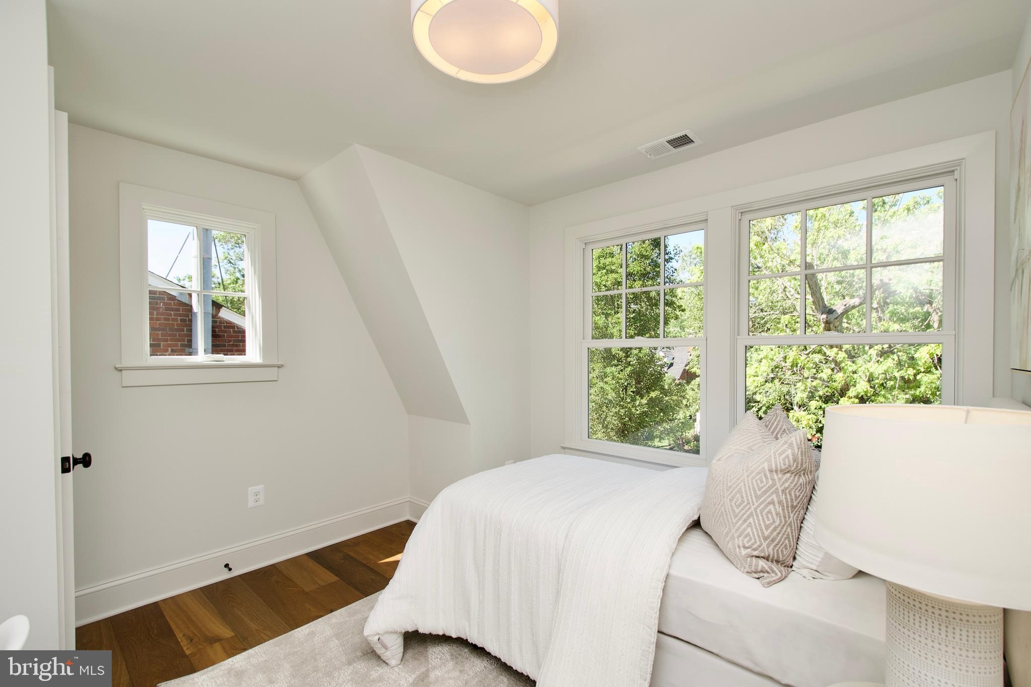 109 E Alexandria Ave