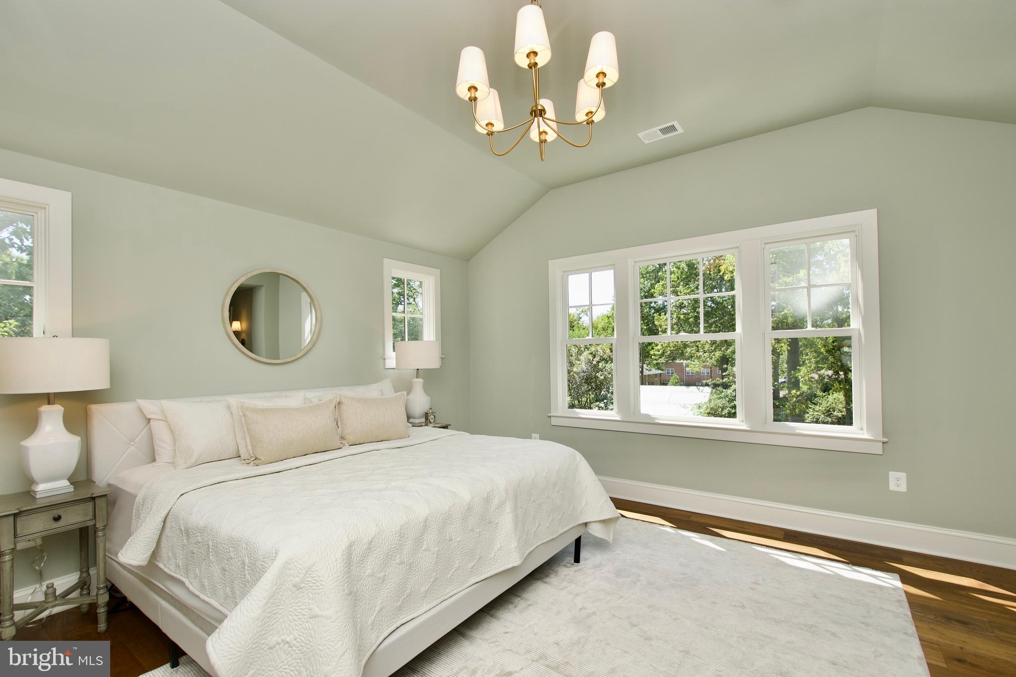 109 E Alexandria Ave