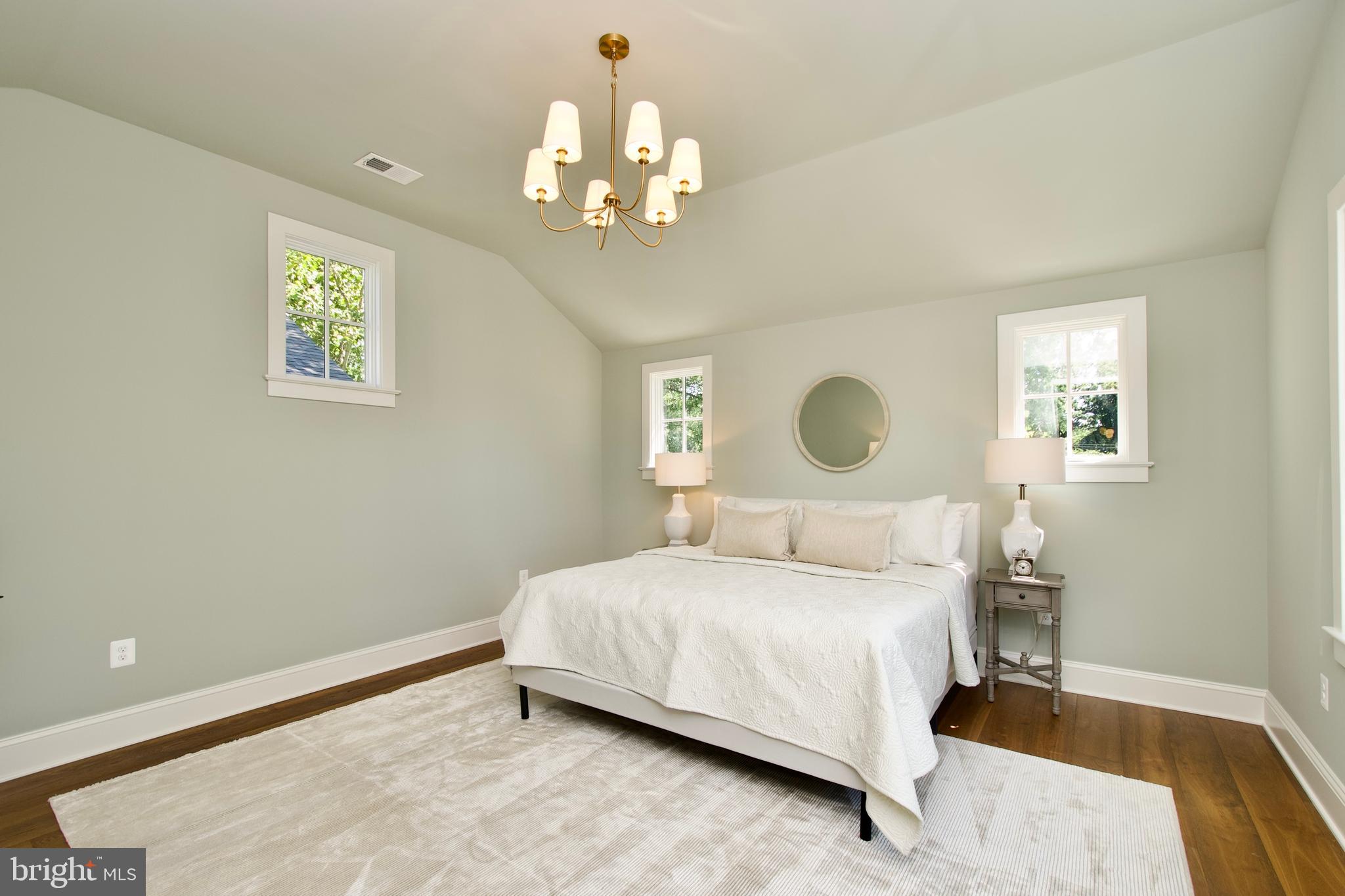 109 E Alexandria Ave