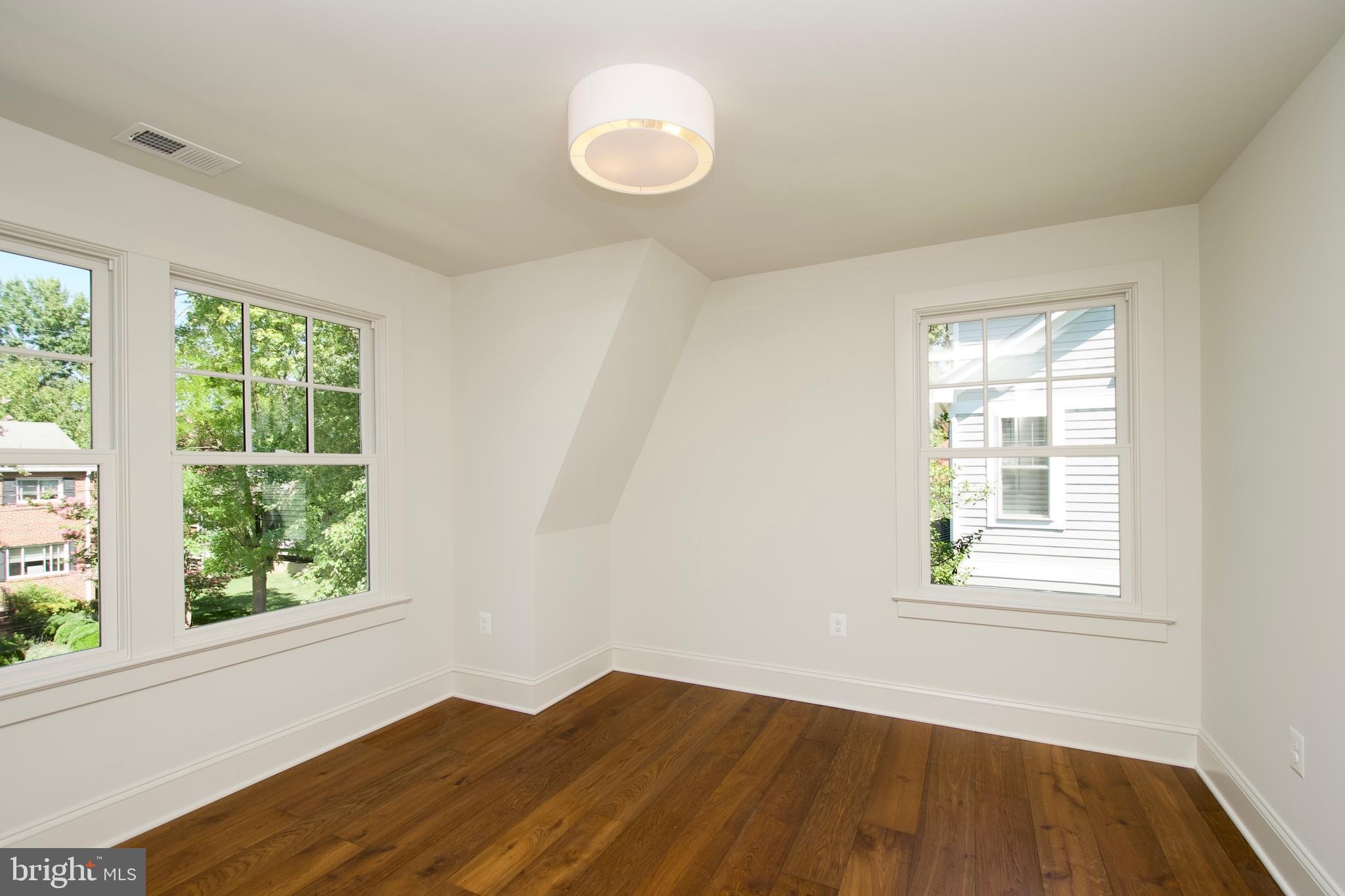 109 E Alexandria Ave