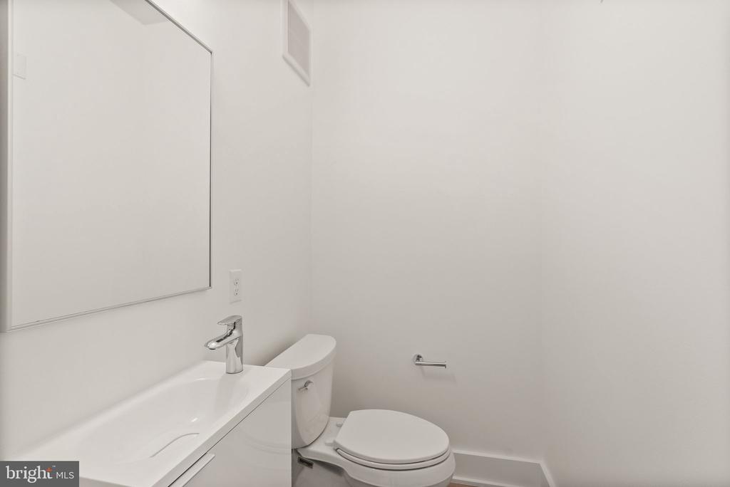 701 Swann Ave #302