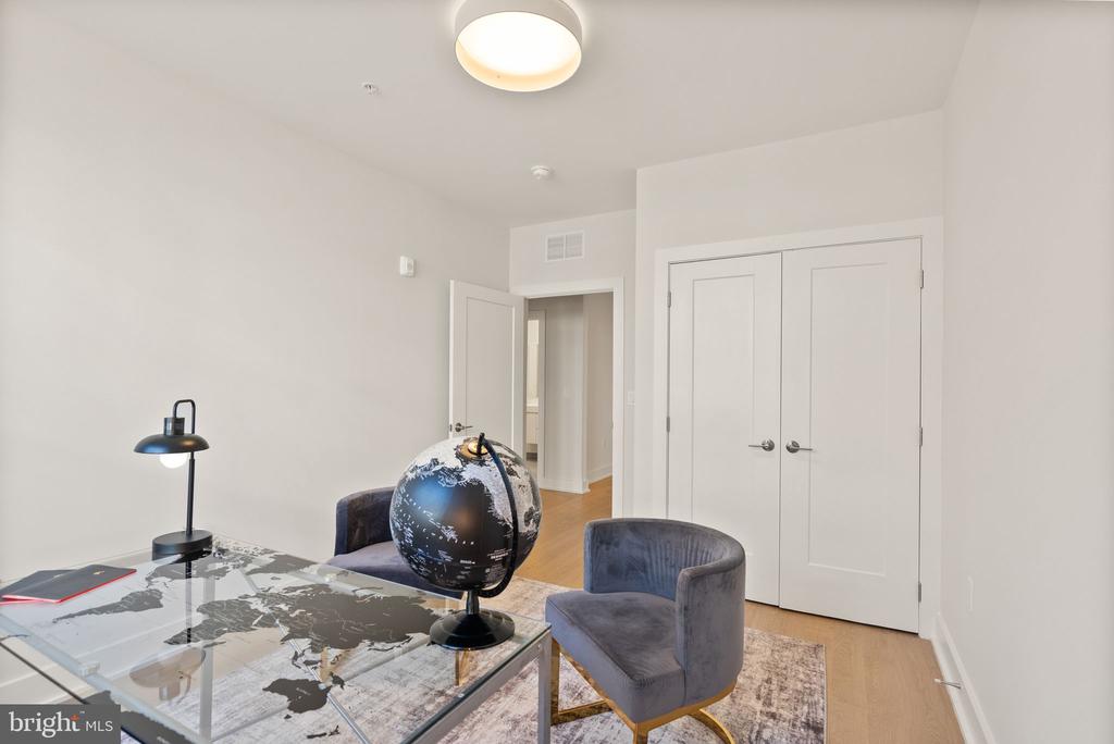 701 Swann Ave #302