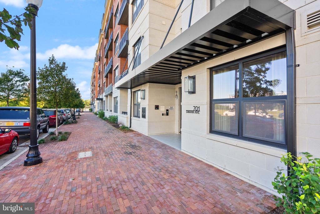 701 Swann Ave #302