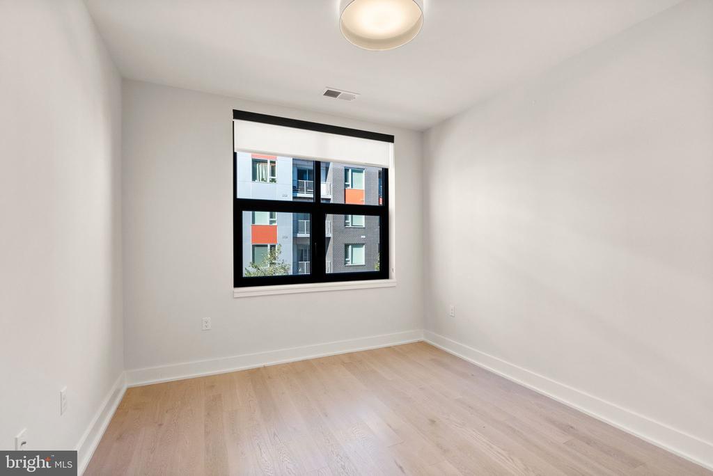 701 Swann Ave #302