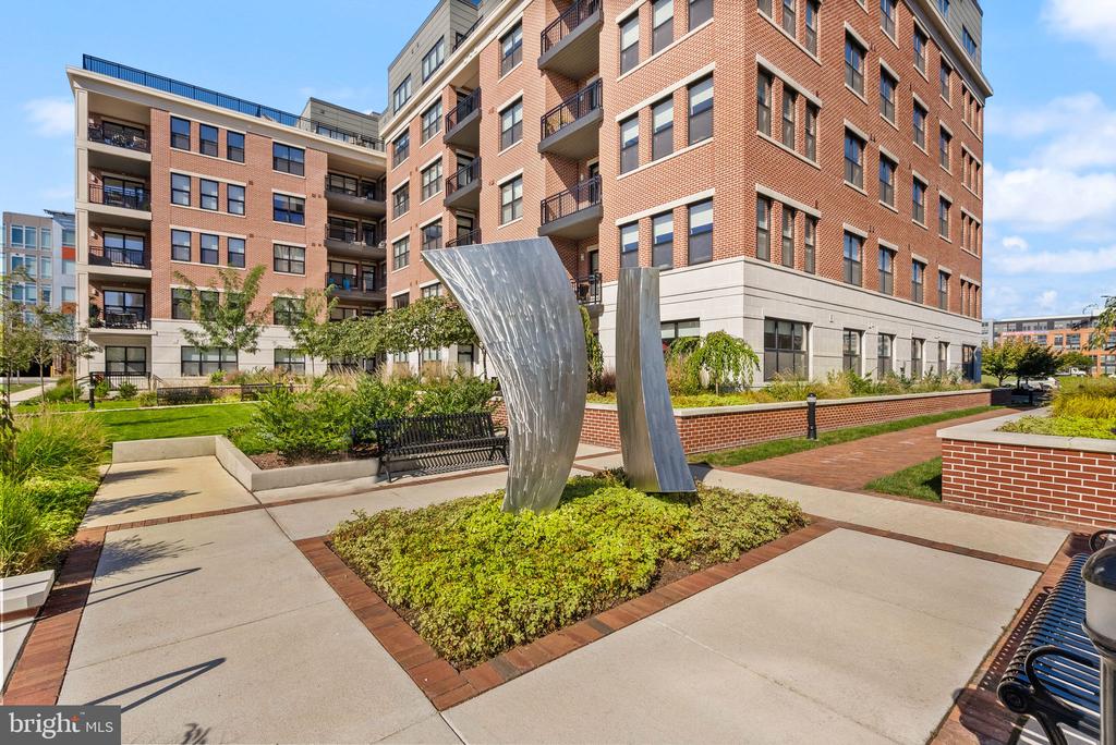701 Swann Ave #302