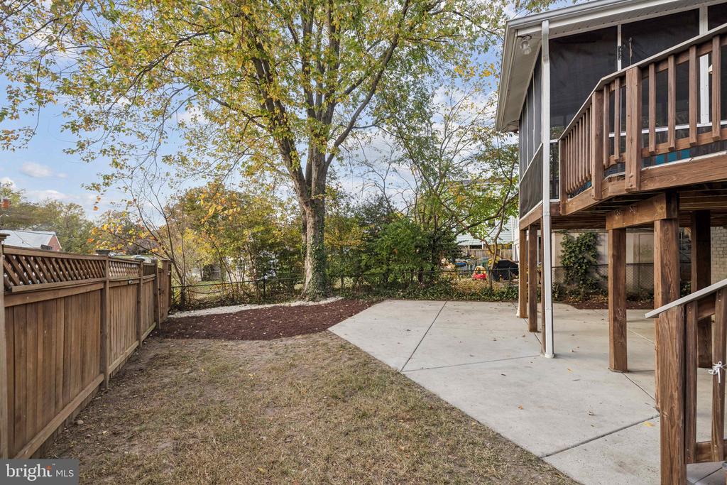 2410 Davis Ave