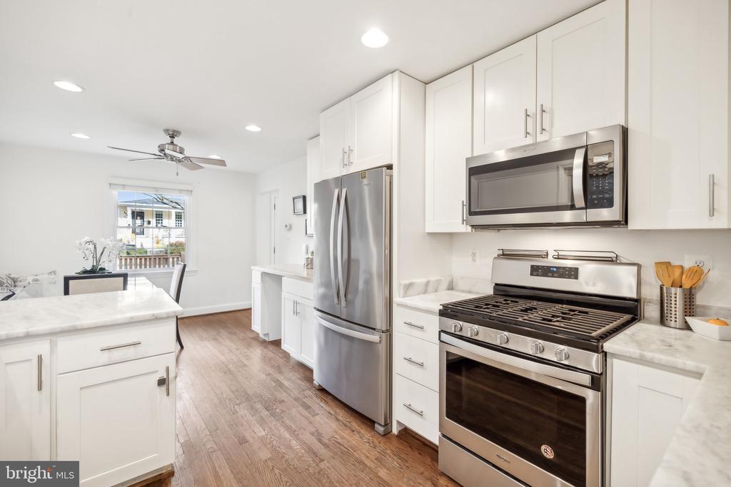 2410 Davis Ave