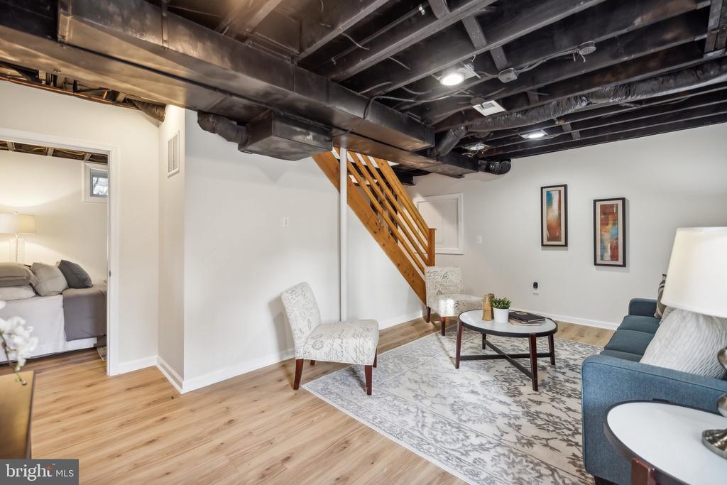 2410 Davis Ave