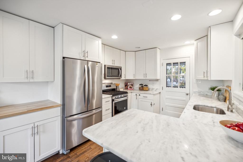 2410 Davis Ave