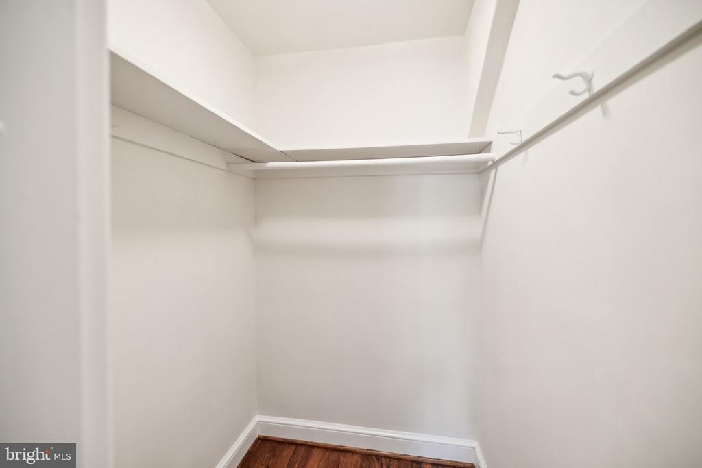 2410 Davis Ave