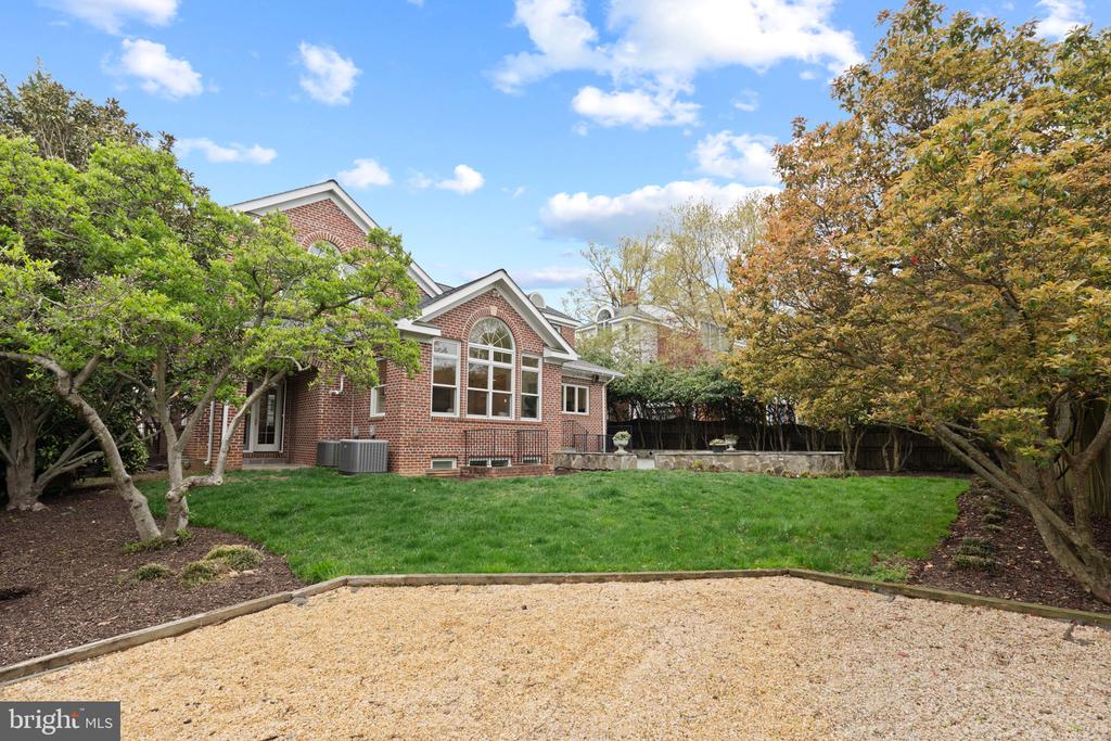 506 Ivy Cir