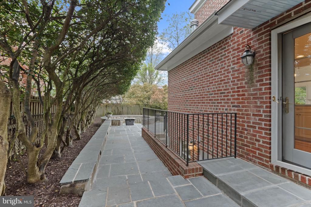 506 Ivy Cir