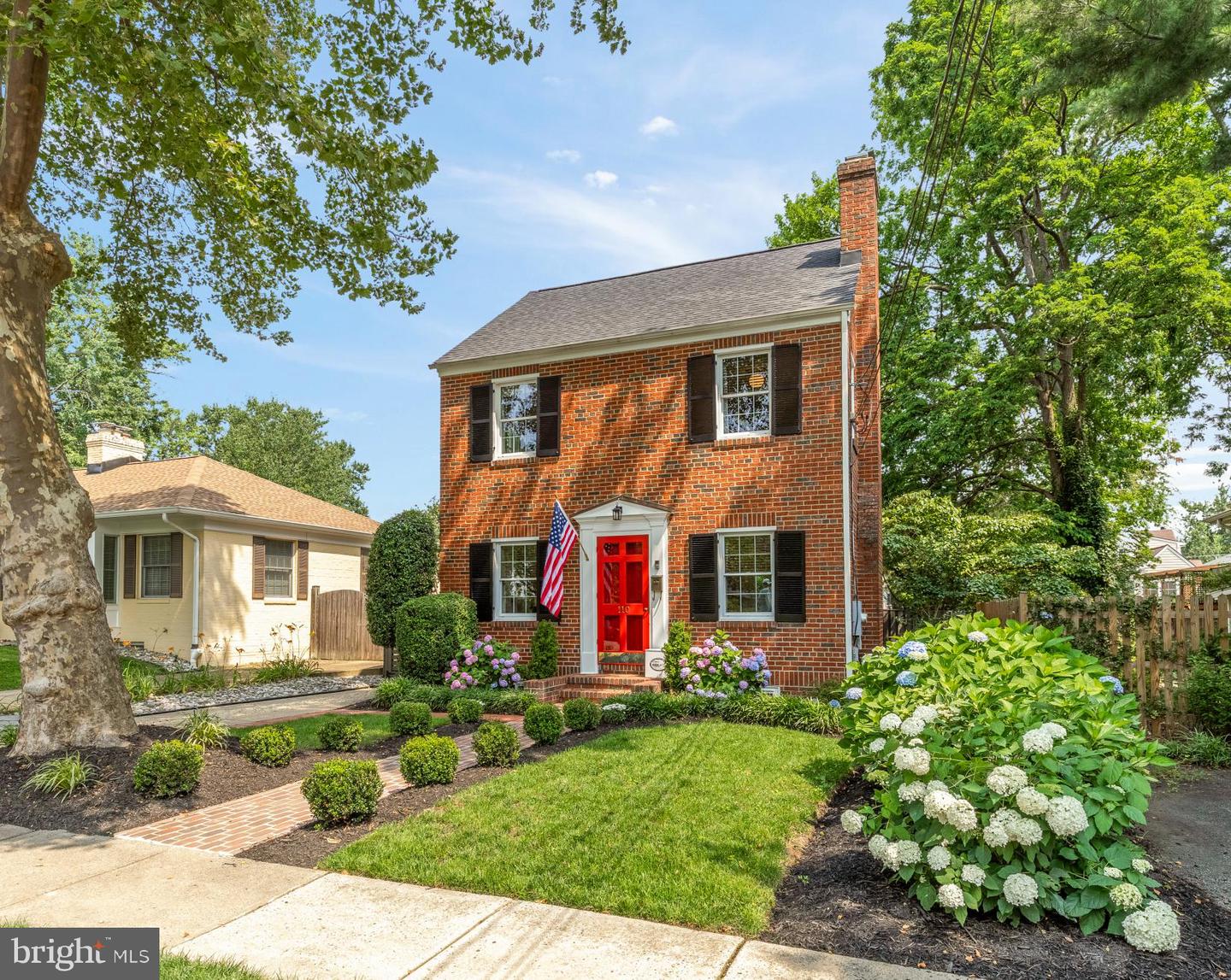 110 E Nelson Ave