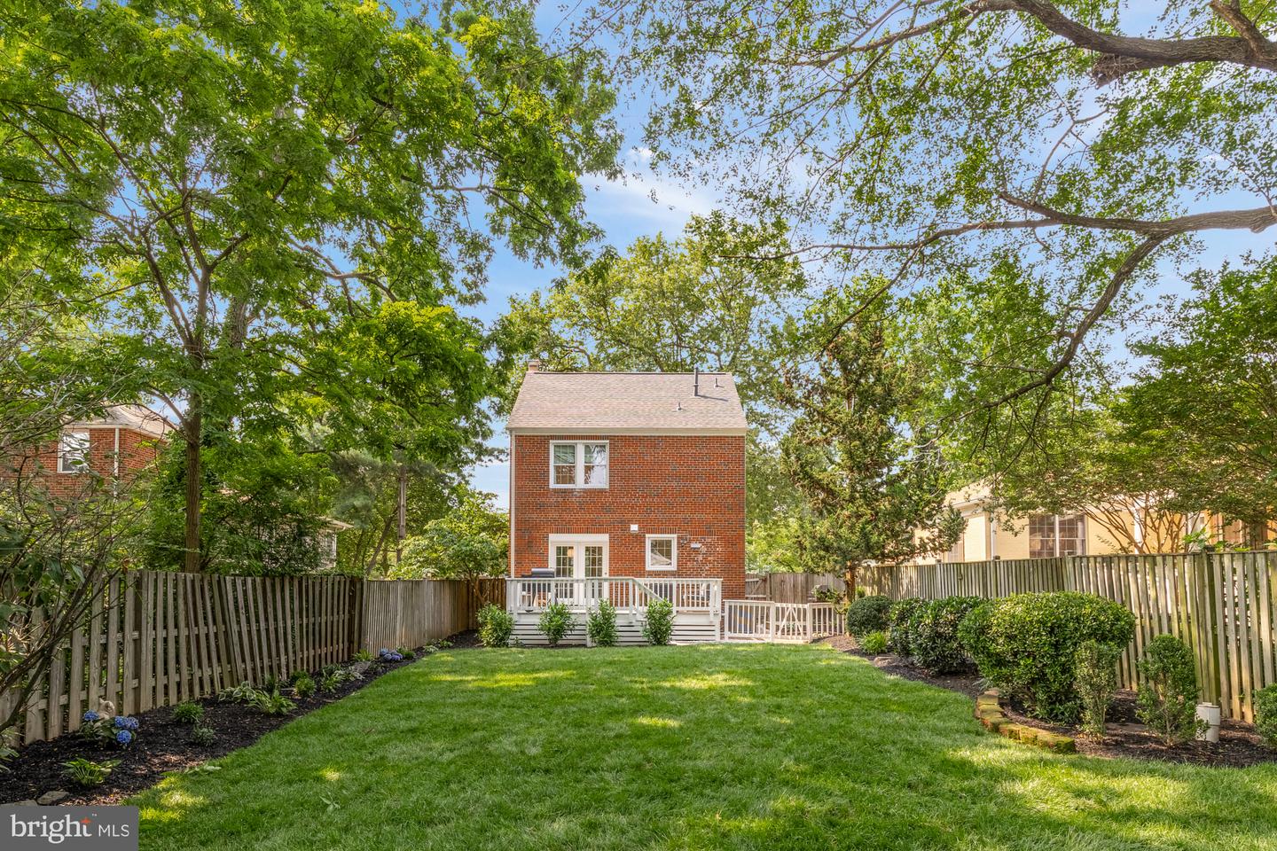 110 E Nelson Ave