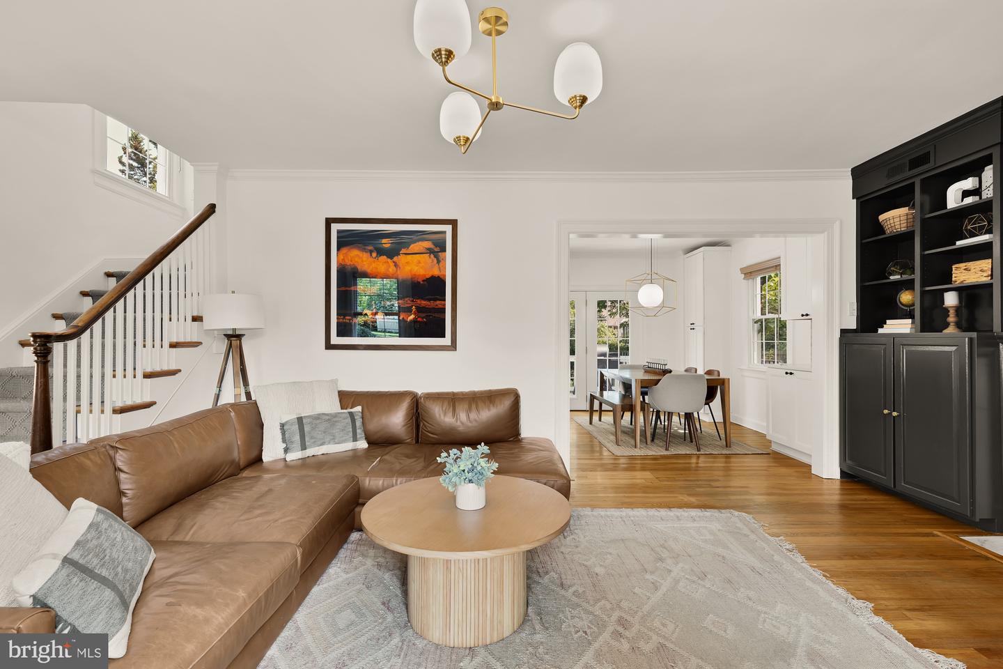 110 E Nelson Ave