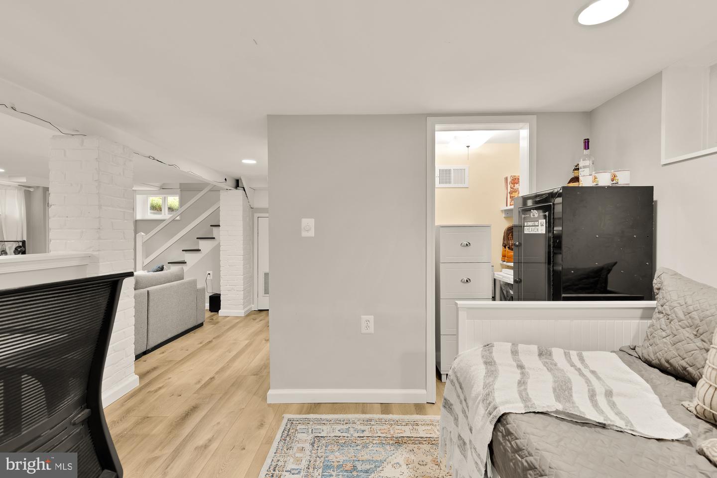 110 E Nelson Ave