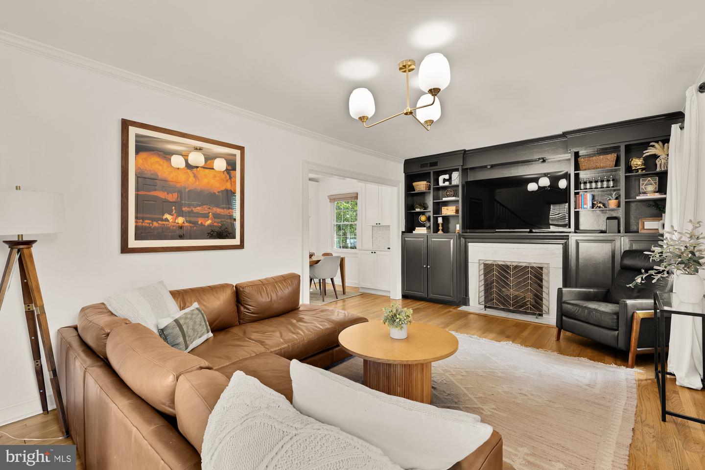 110 E Nelson Ave