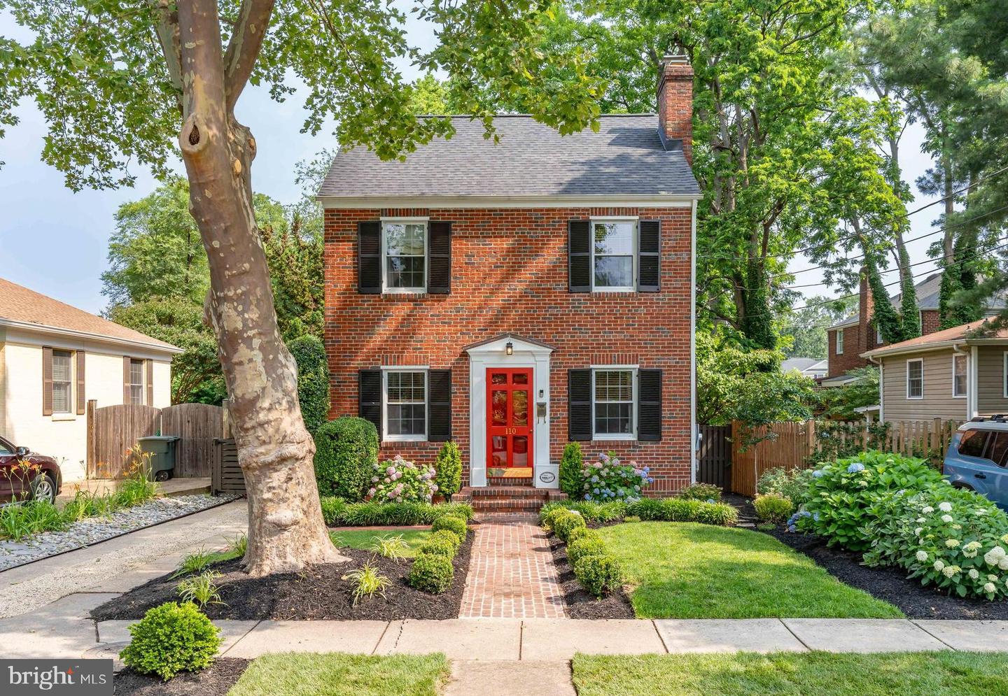 110 E Nelson Ave