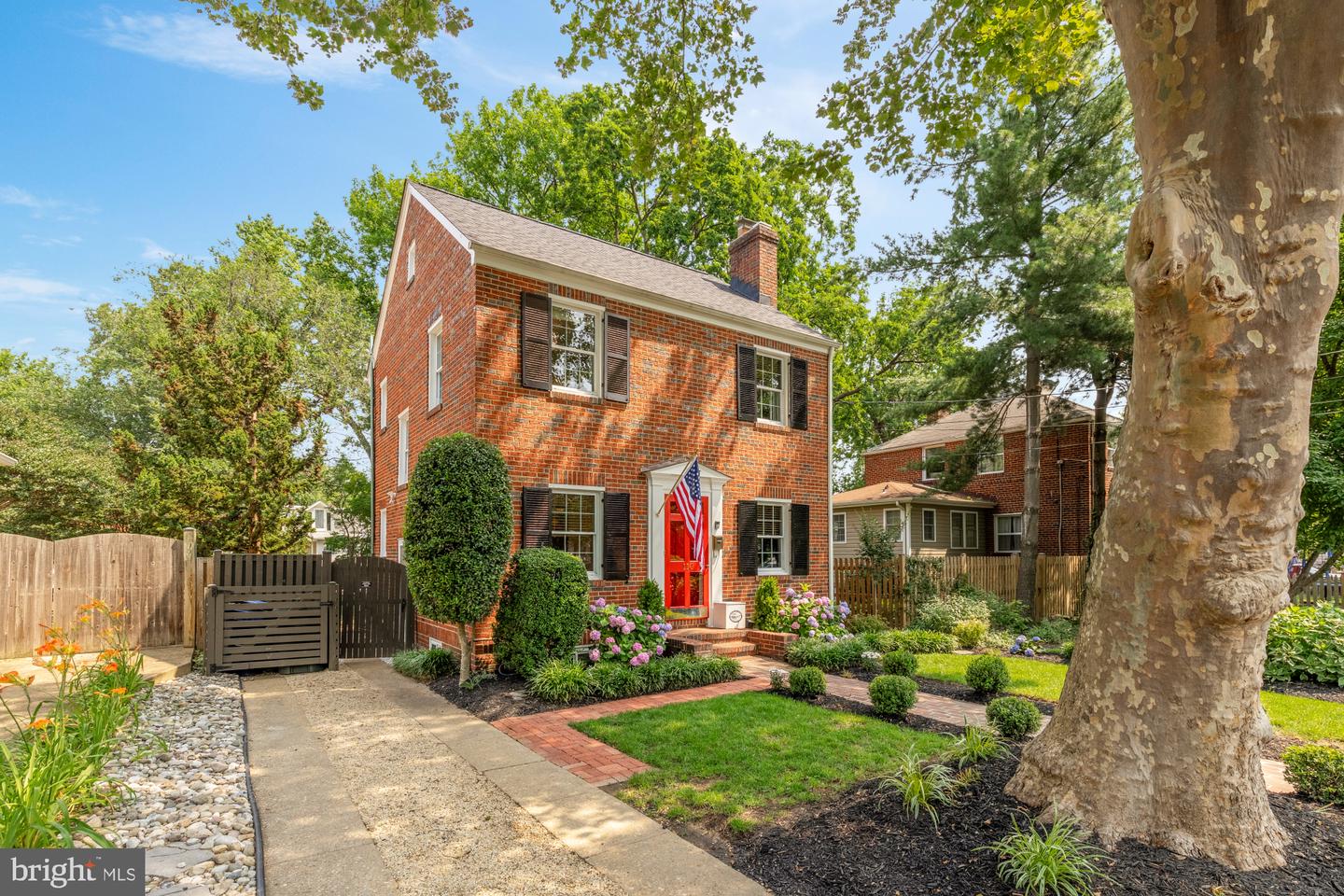 110 E Nelson Ave