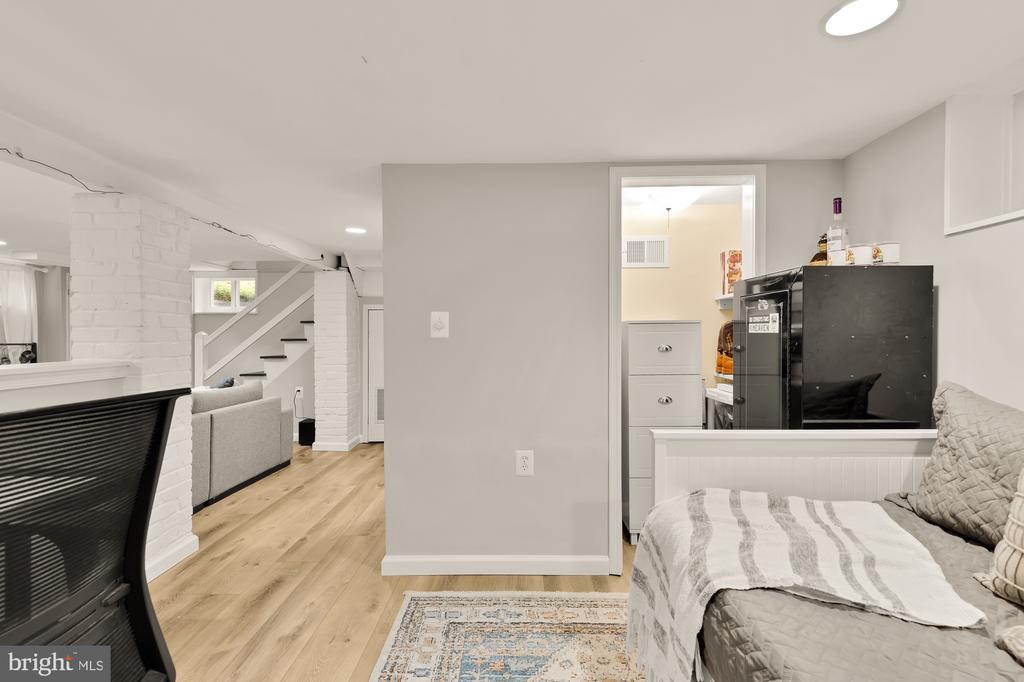 110 E Nelson Ave
