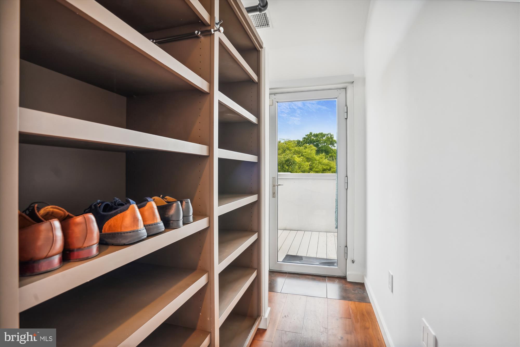 2713 MOUNT VERNON AVENUE