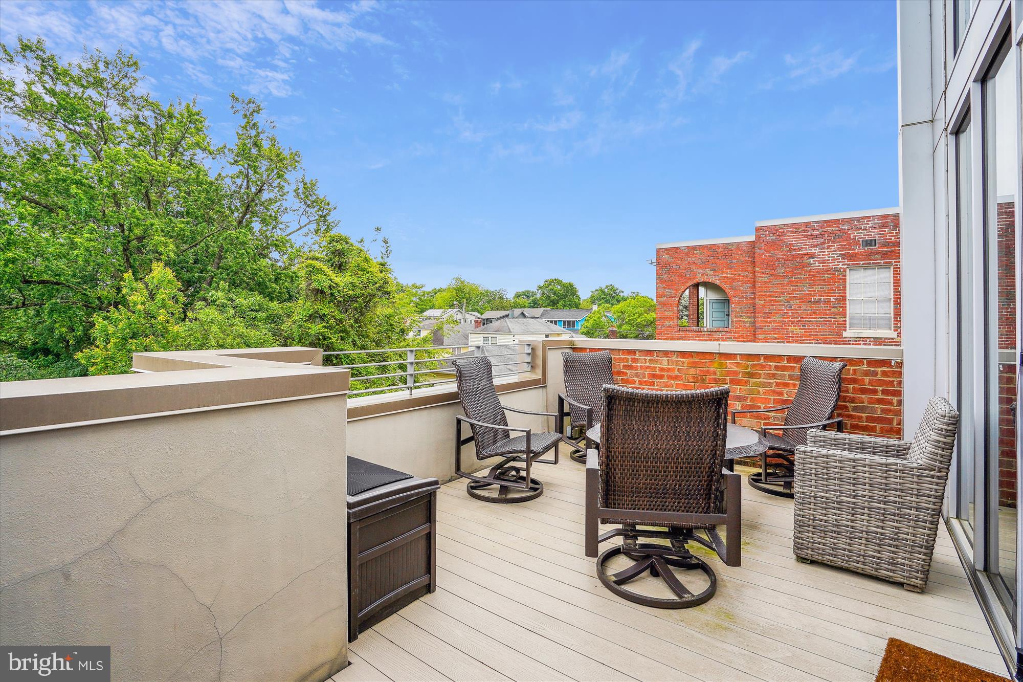 2713 MOUNT VERNON AVENUE