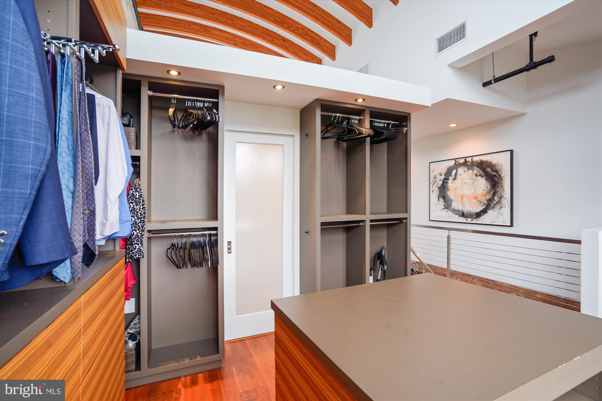 2713 MOUNT VERNON AVENUE