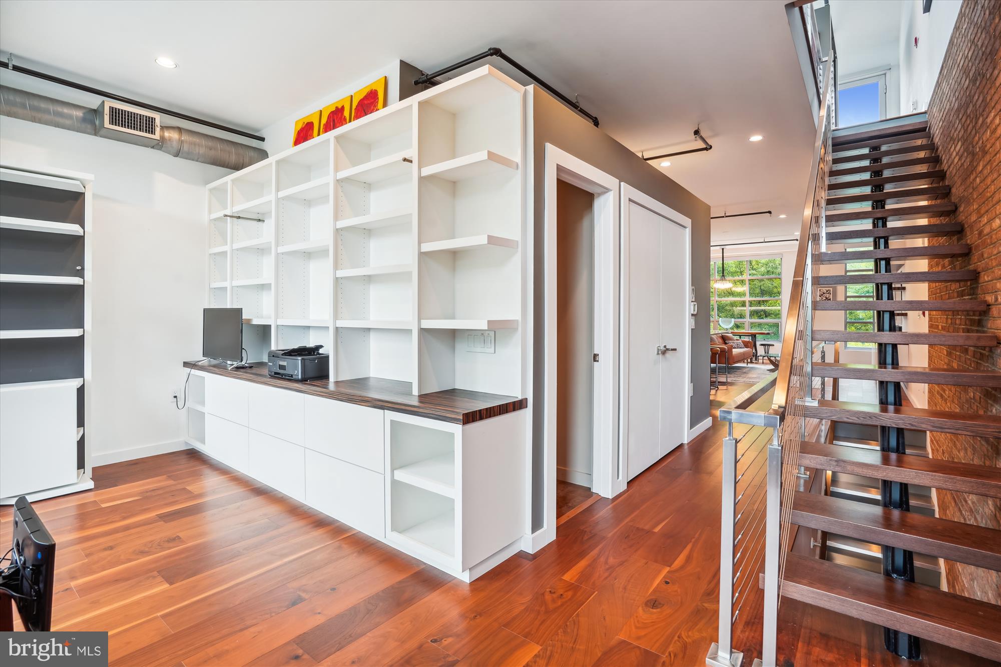 2713 MOUNT VERNON AVENUE