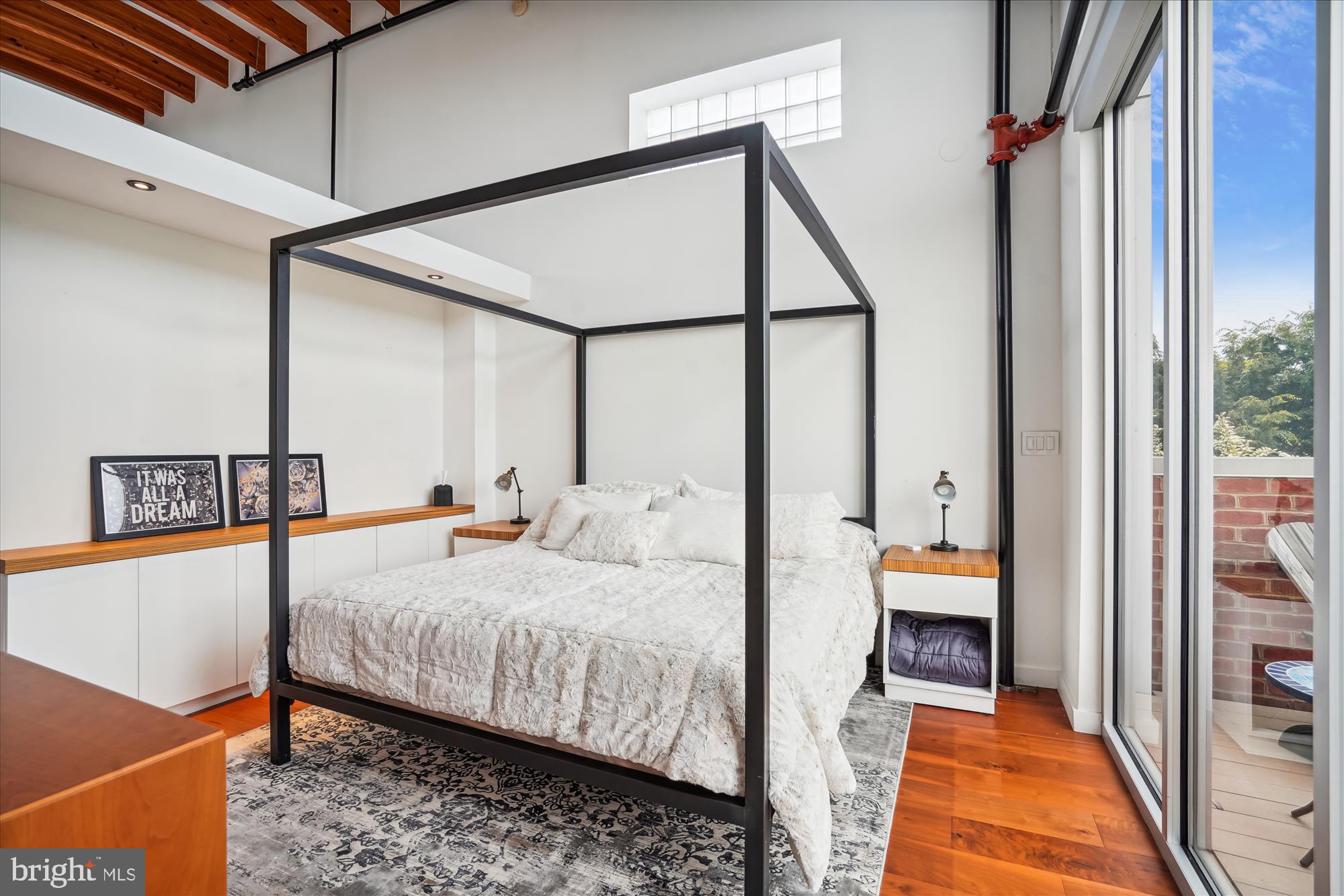 2713 MOUNT VERNON AVENUE