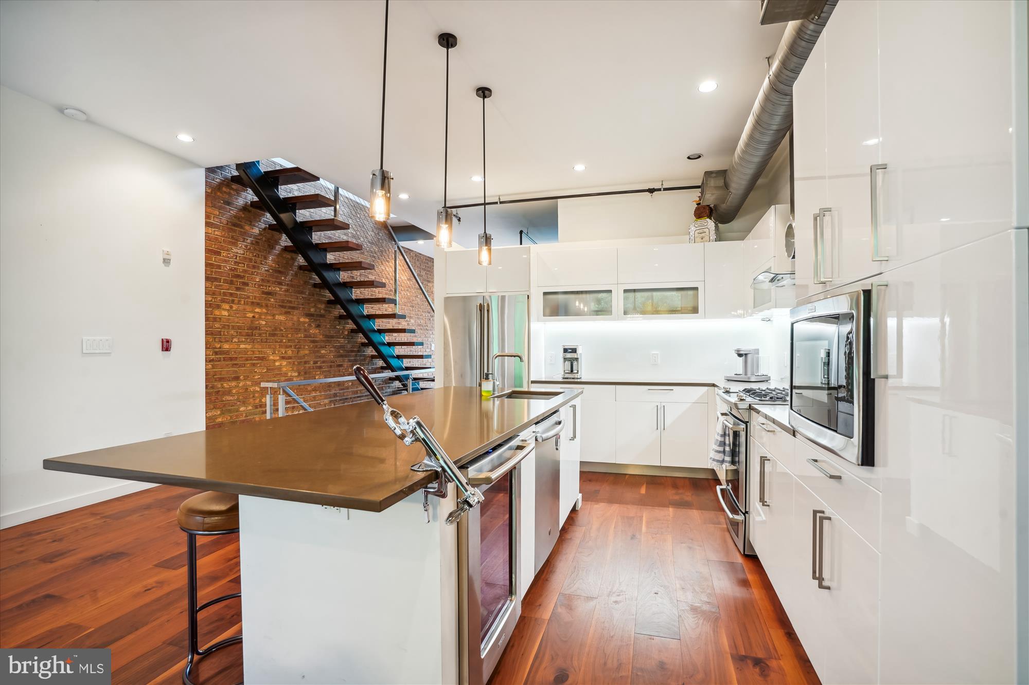 2713 MOUNT VERNON AVENUE