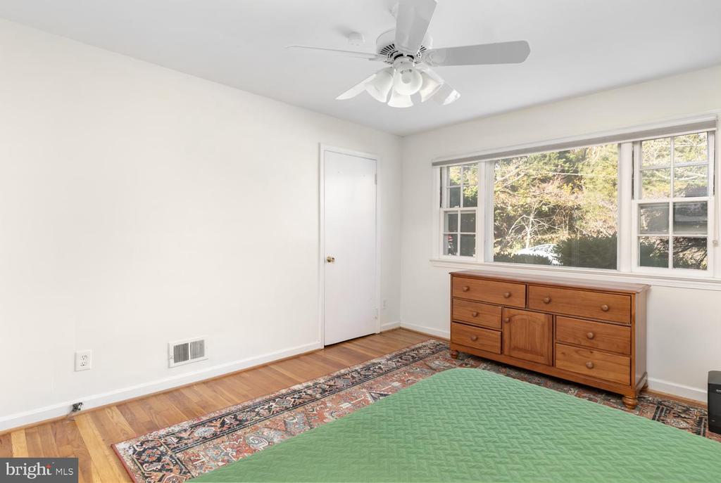 1104 TUCKAHOE LANE