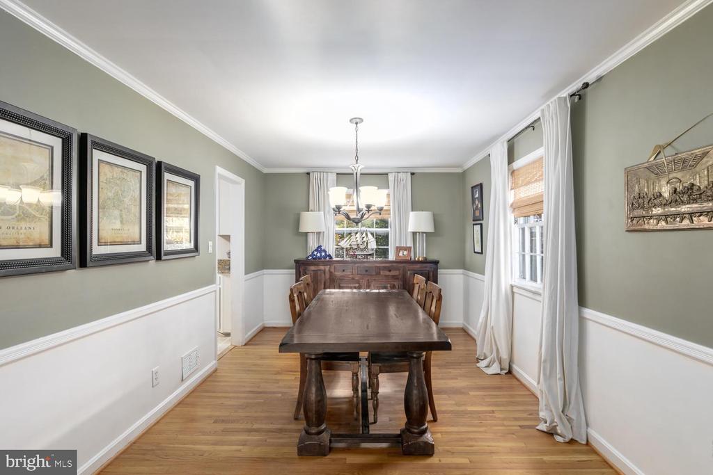 1104 TUCKAHOE LANE