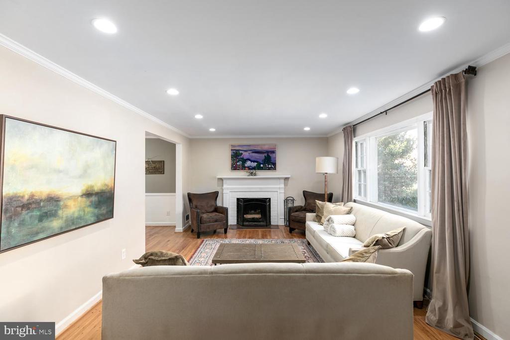 1104 TUCKAHOE LANE