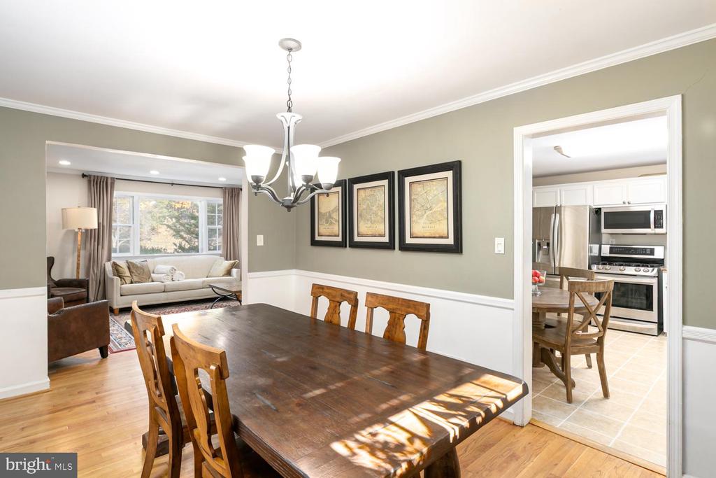1104 TUCKAHOE LANE