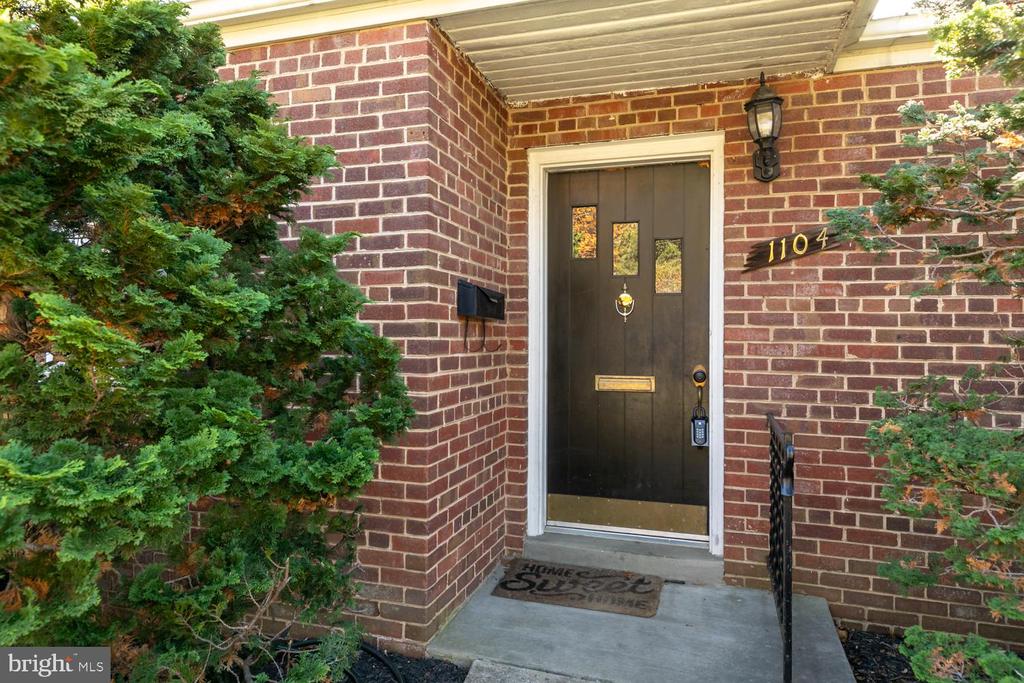 1104 TUCKAHOE LANE
