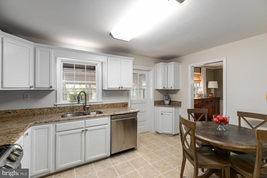 1104 TUCKAHOE LANE