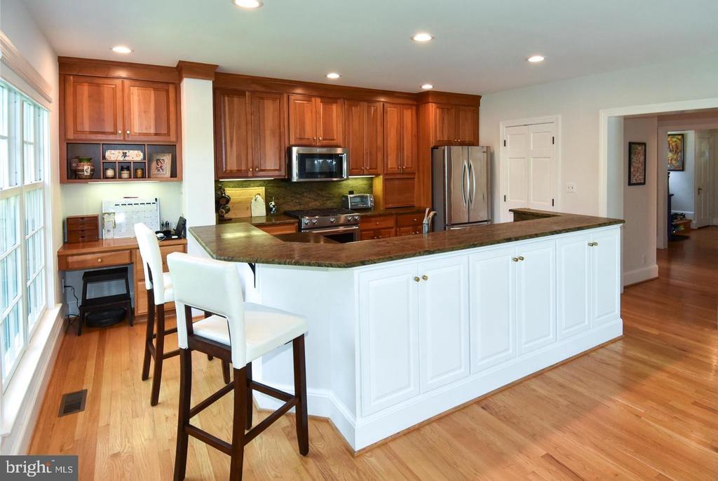 710 W VIEW TERRACE