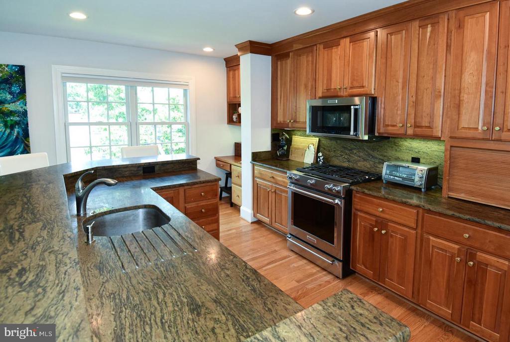 710 W VIEW TERRACE