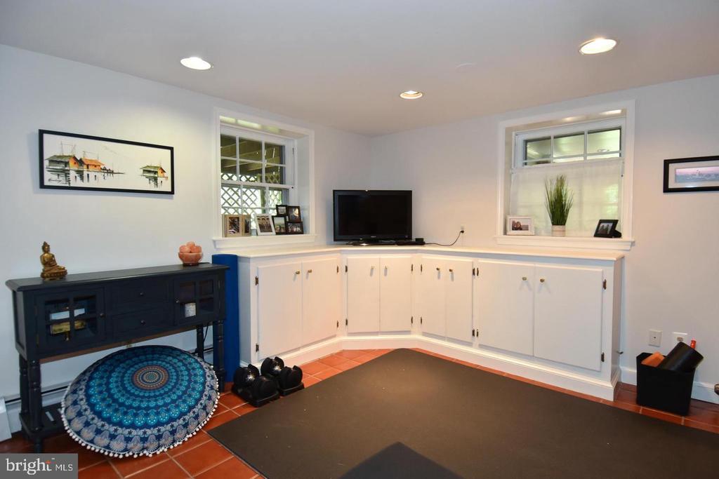 710 W VIEW TERRACE