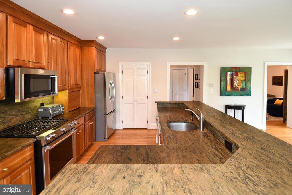 710 W VIEW TERRACE