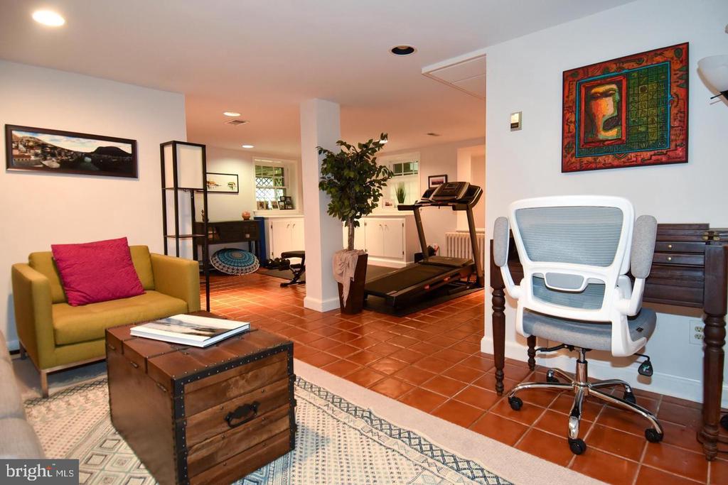 710 W VIEW TERRACE