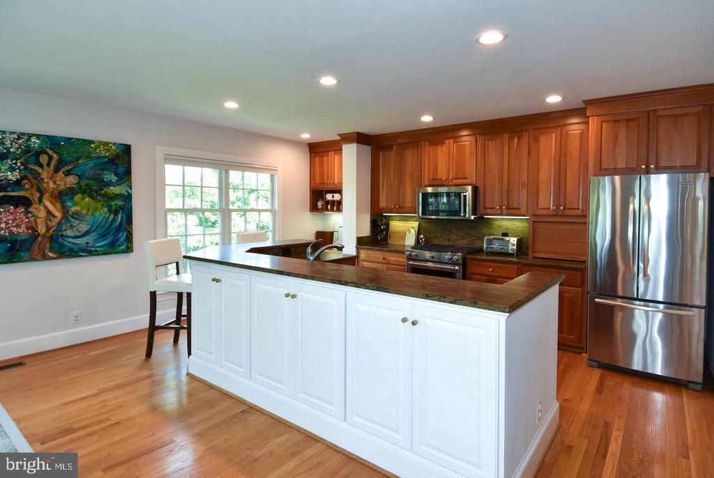 710 W VIEW TERRACE