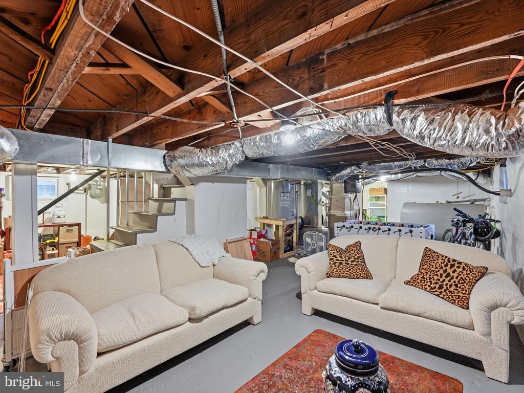 206 E NELSON AVENUE