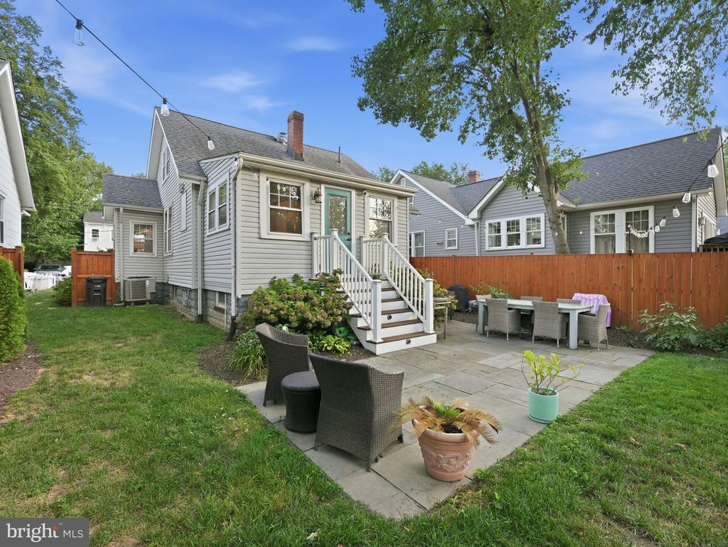 206 E NELSON AVENUE