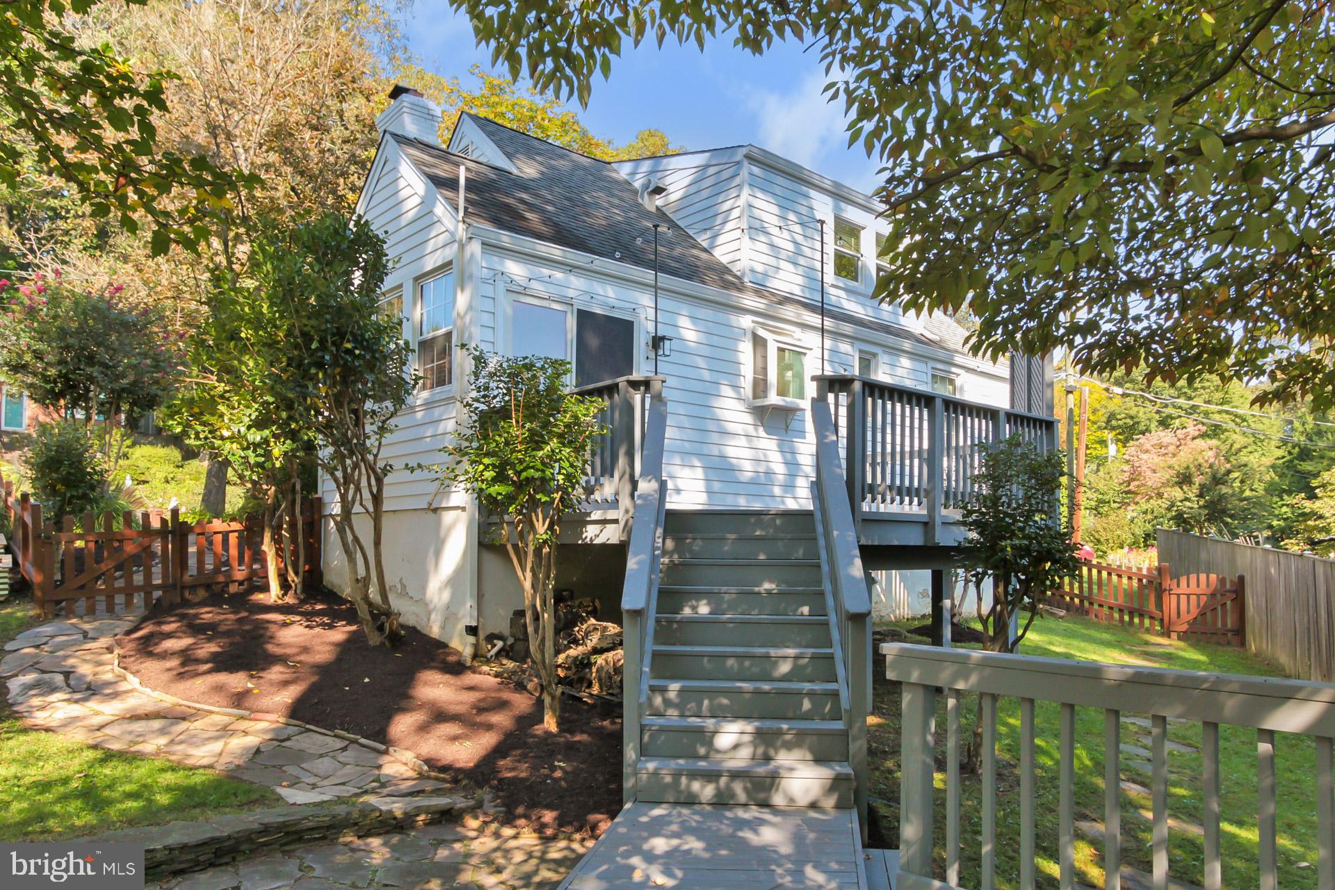 2931 Woodlawn AVENUE