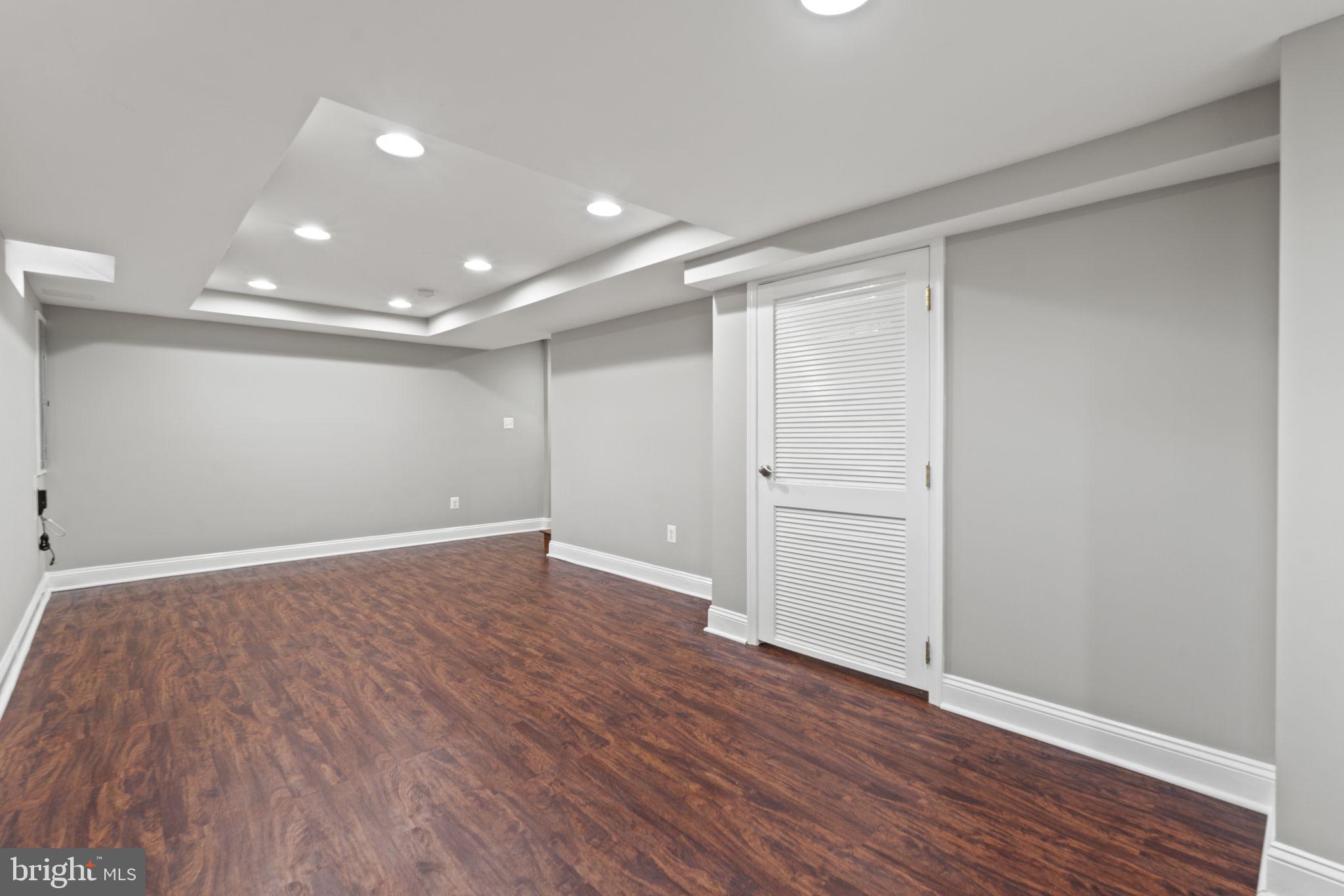 2253 Roanoke DRIVE