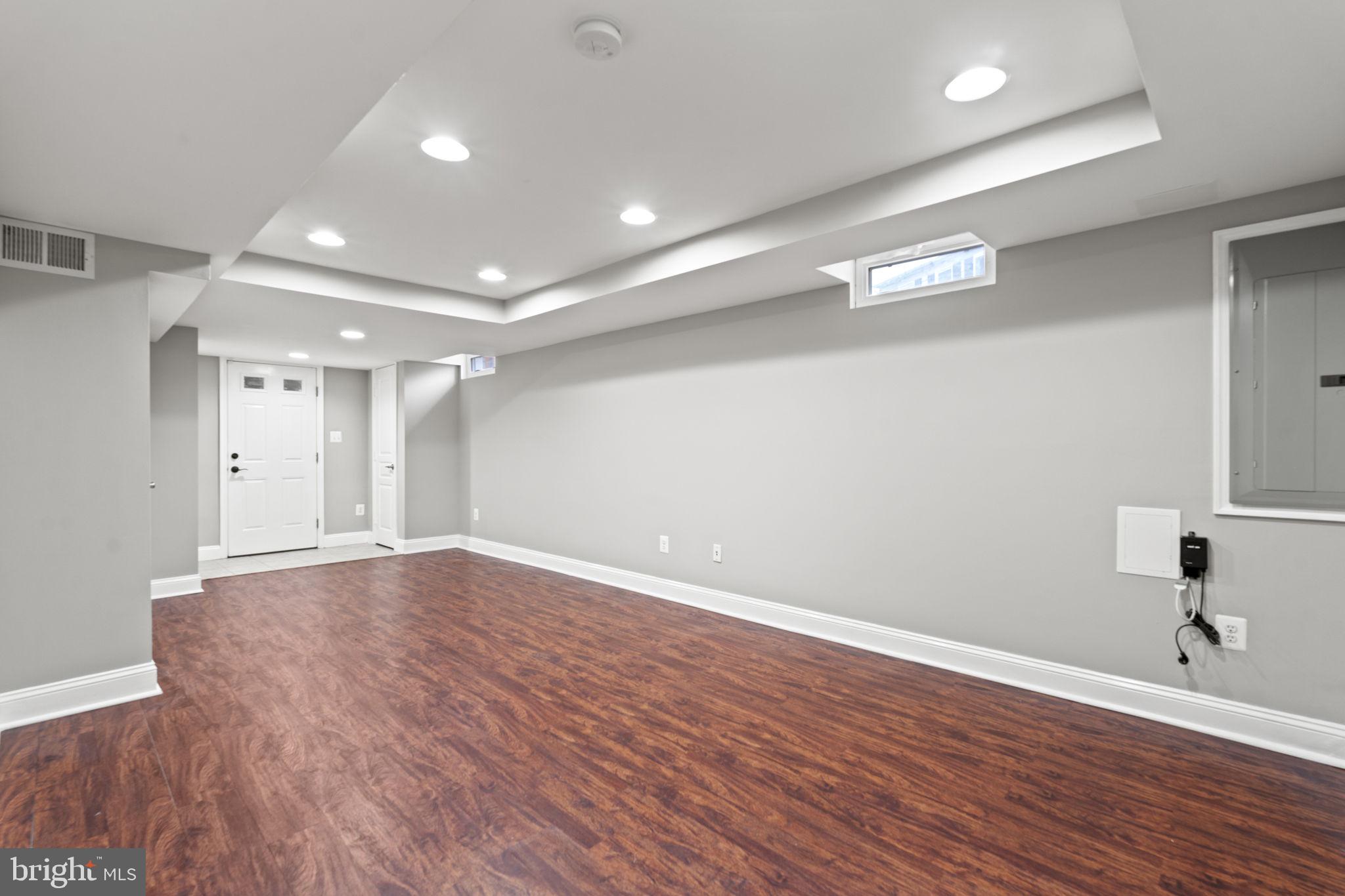 2253 Roanoke DRIVE