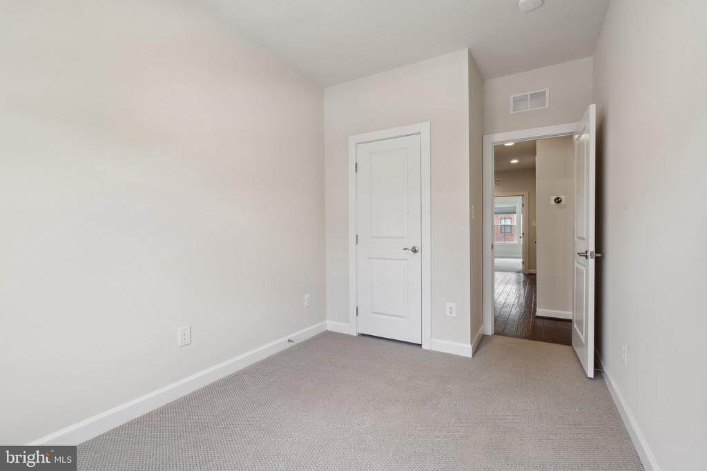 3164 VIRGINIA BLUEBELL CT